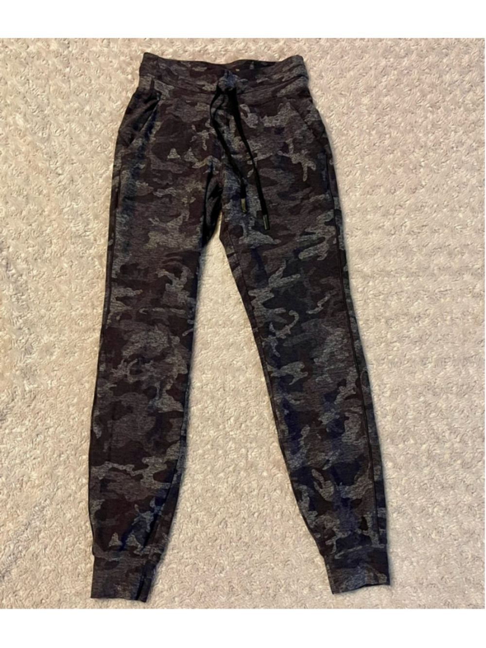 Lululemon Women’s Ready to Rulu Pant, Size 2, Camo, EUC